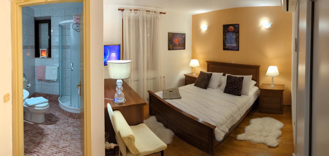 Bedroom 1, airconditioned, smart TV, minibar, en suite bathroom, seaview.